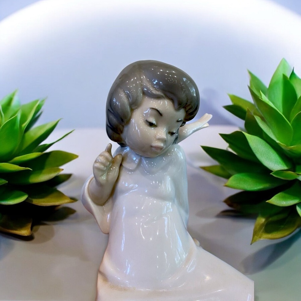 Retired Lladró Cherub Wondering Angel #4962 - Picture 6 of 16